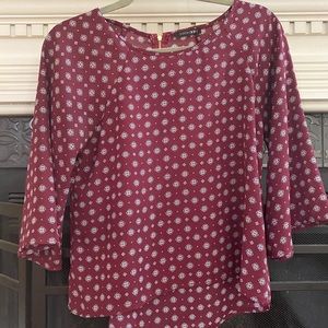 Burgundy patterned papermoon top size xsp.